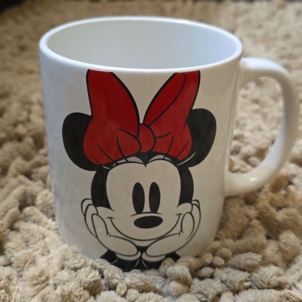 Disney Minnie Mouse Large Coffee Mug 5 inch tall 3.5 diameter‎